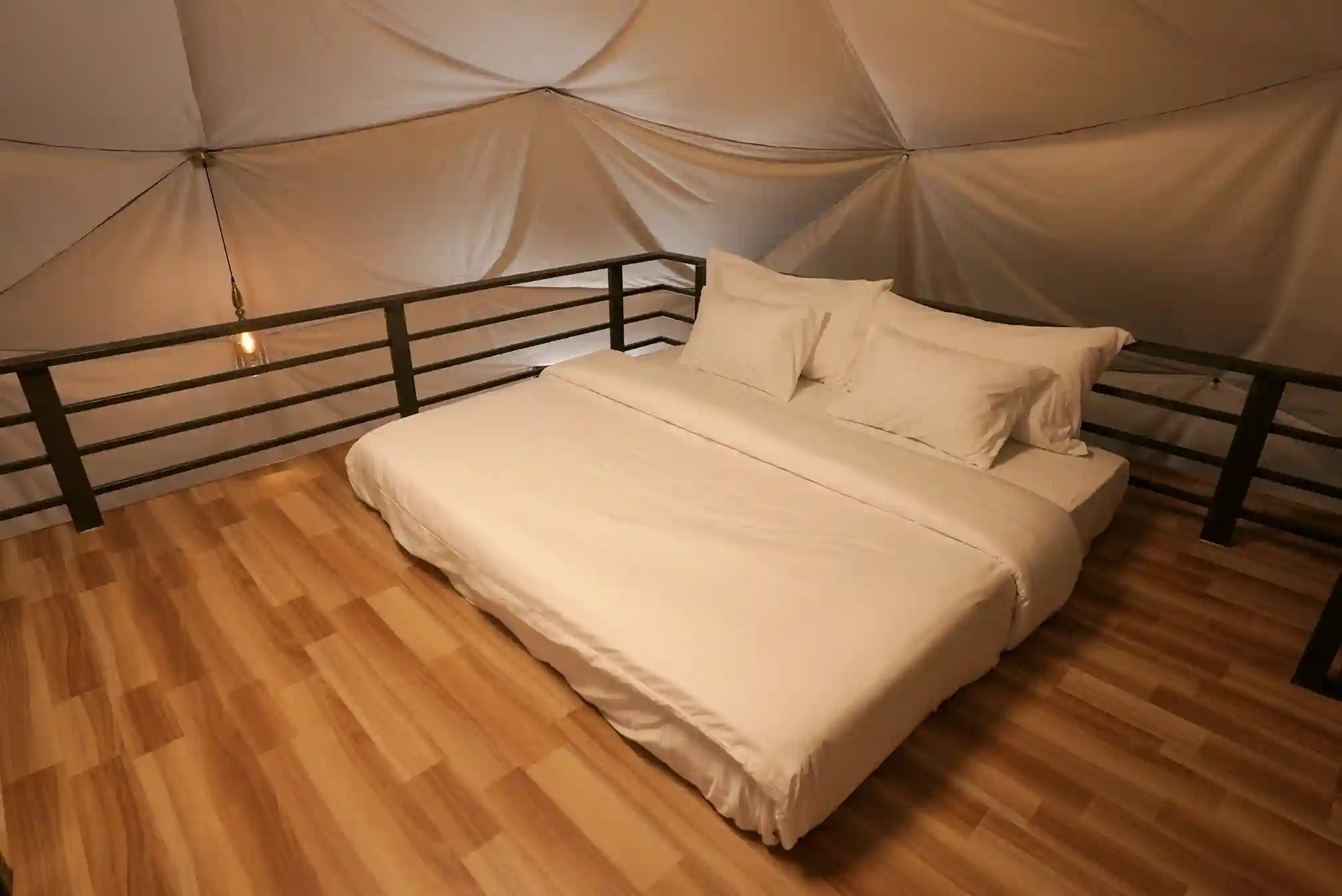 Non-smoking dome room